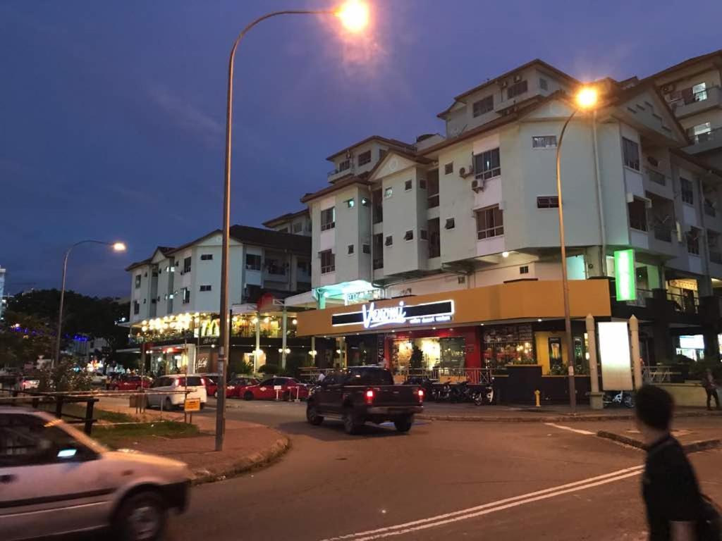 Nusantara Mattwaddien Hostel Kota Kinabalu Exterior foto